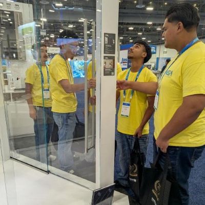 students learn about installation at GlassBuild