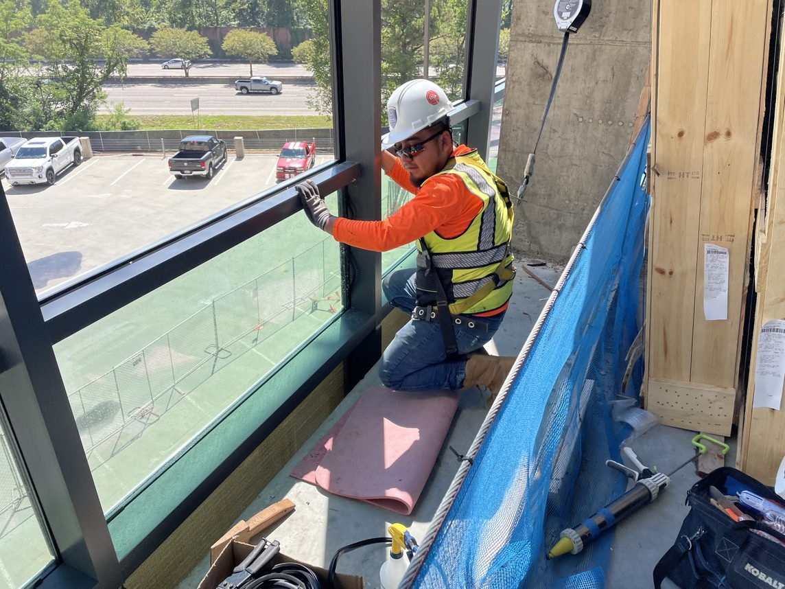 glazier doing installation