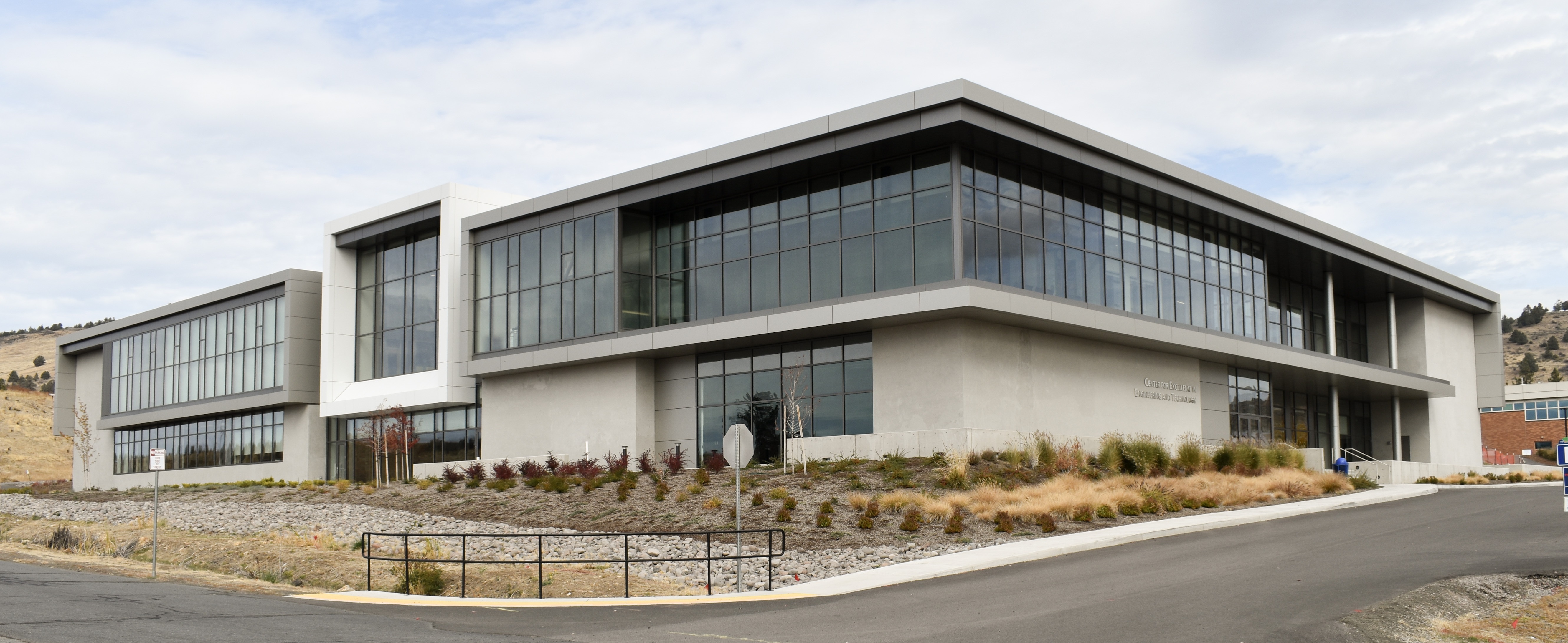 Black Line Glazing - Oregon Institute of Technology building project