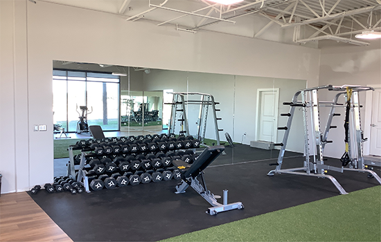 mirror wall and weightlifting equipment 
