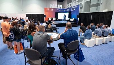 attendees listening to a speaker on the GlassBuild Main Stage